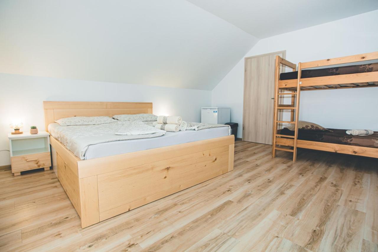 Apartma Pri Bostjanu Appartement Škofja Loka Buitenkant foto